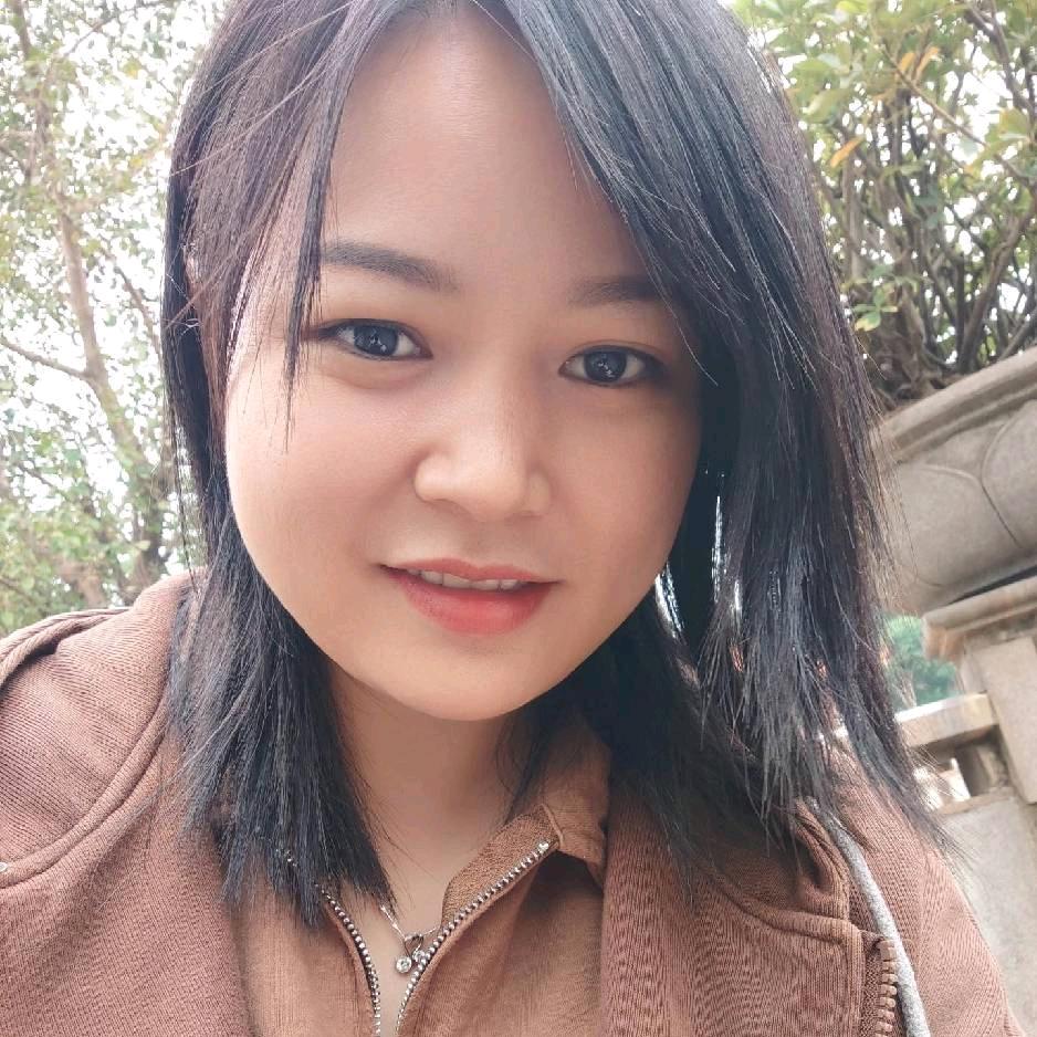 嘴角上扬45℃微笑