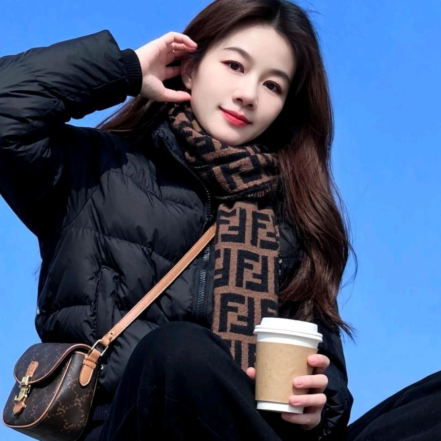 何家💃燕子💍