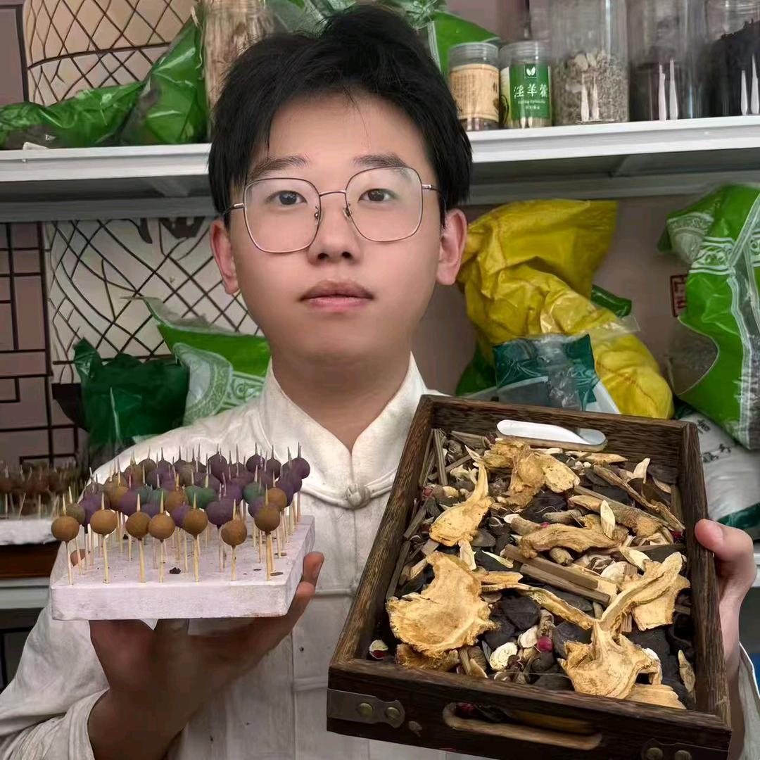 爱搓珠子的小吴（合香）