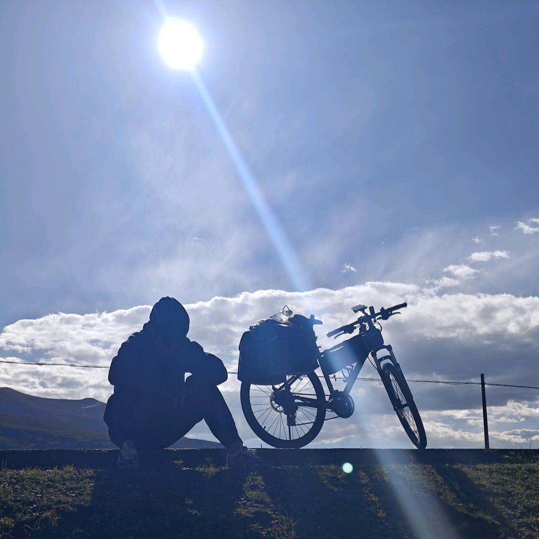 “活力楠弟”国道上的骑行仔