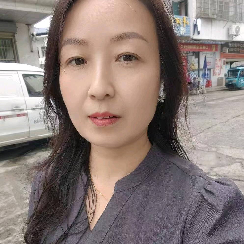 小雅(商贸城第三排韵秀丽人)