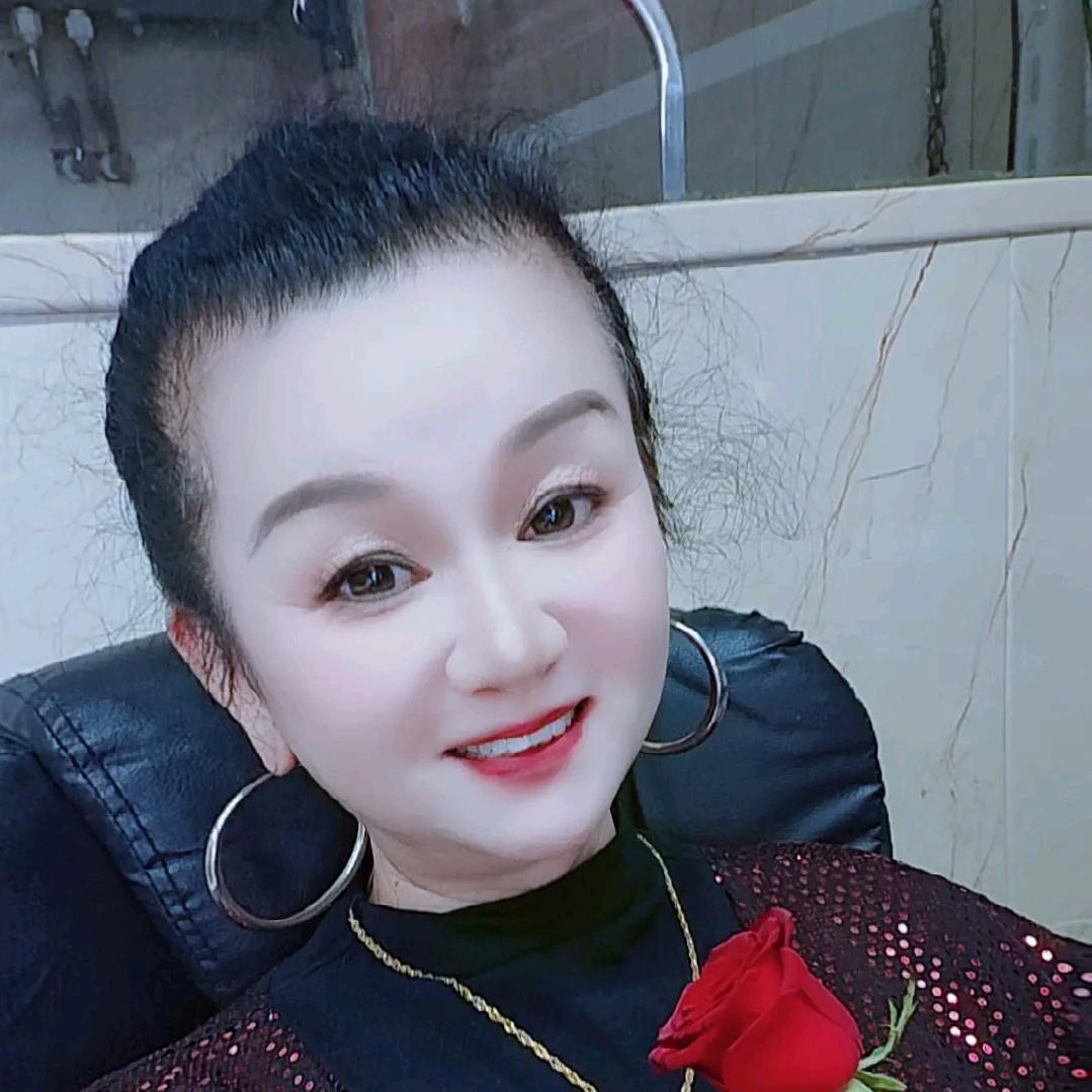 爱心宠物店老班娘