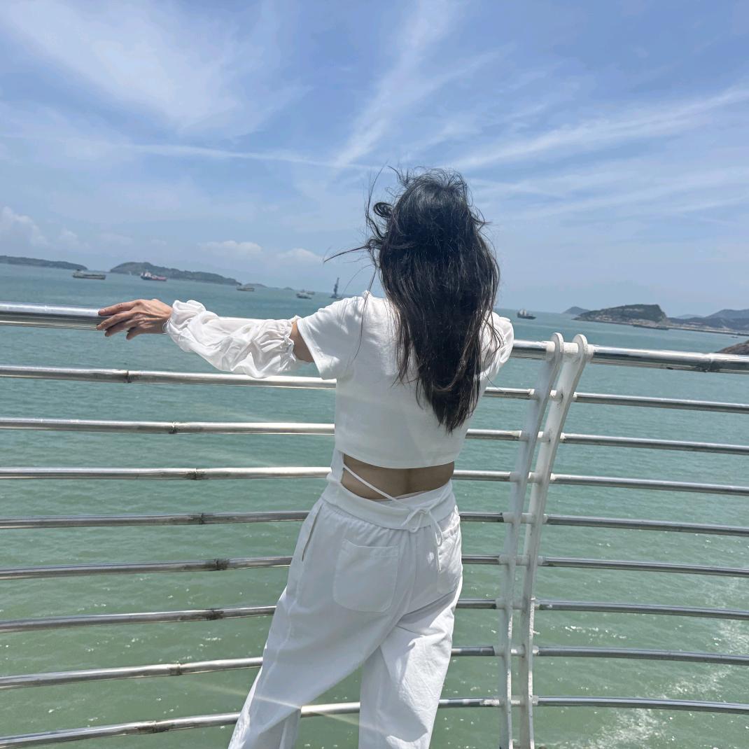 心里有伤眼里有泪。