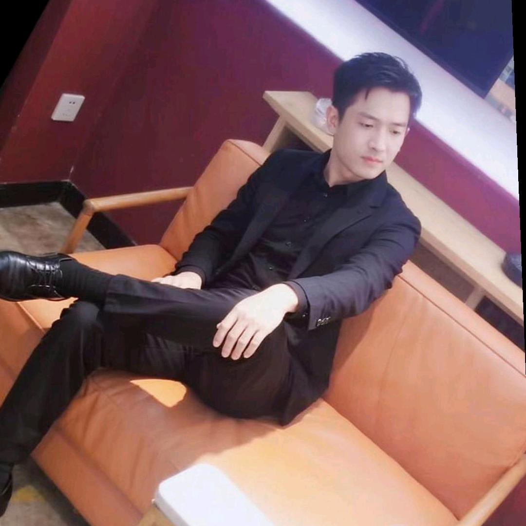 李。。。少