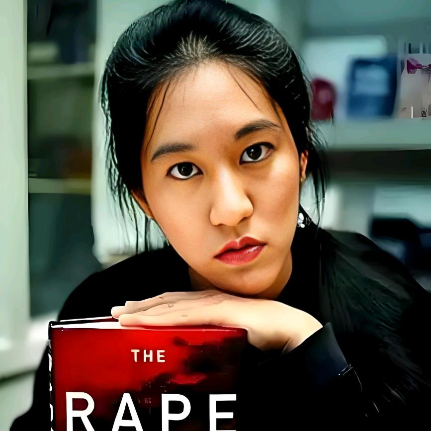 张纯如先生（书籍在橱窗）