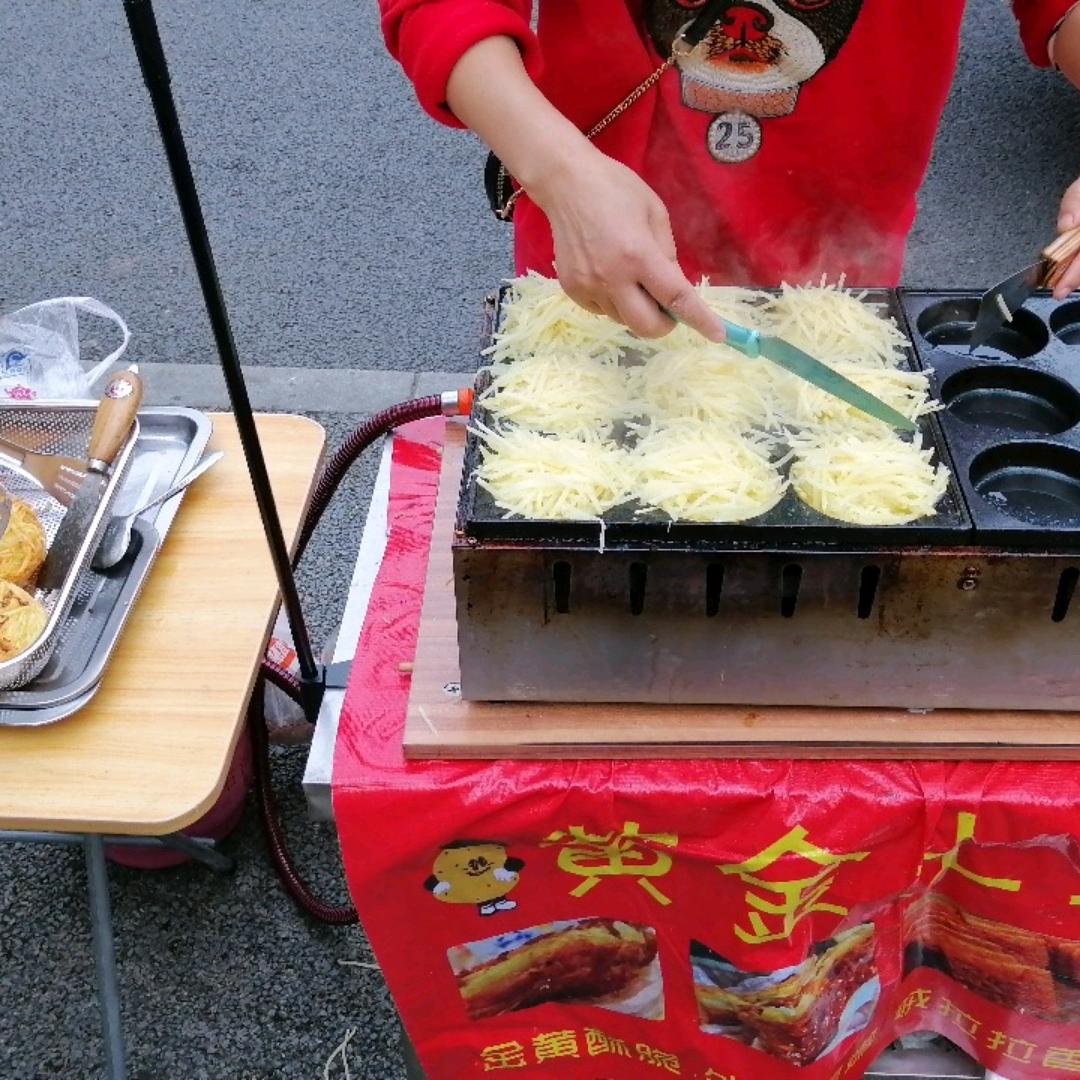 红虹爱摆摊