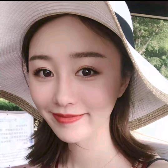 邱莹莹（优选穿搭）