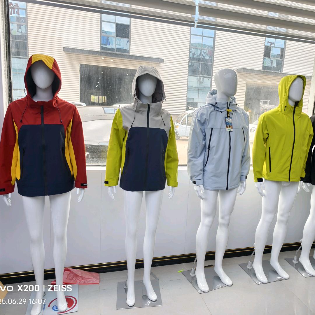 雨乐户外服饰冲锋衣