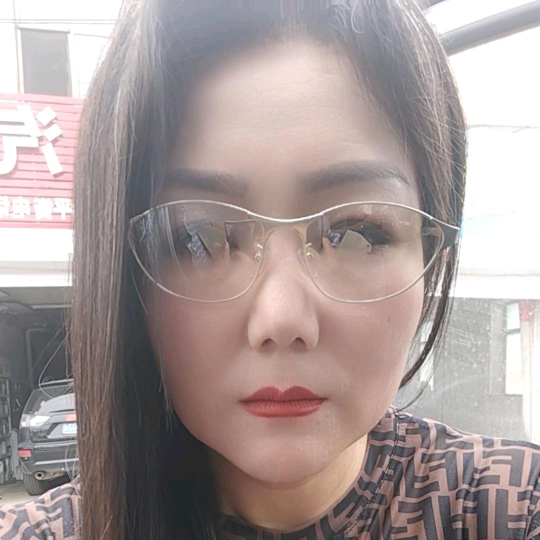 @嘿嘿女士