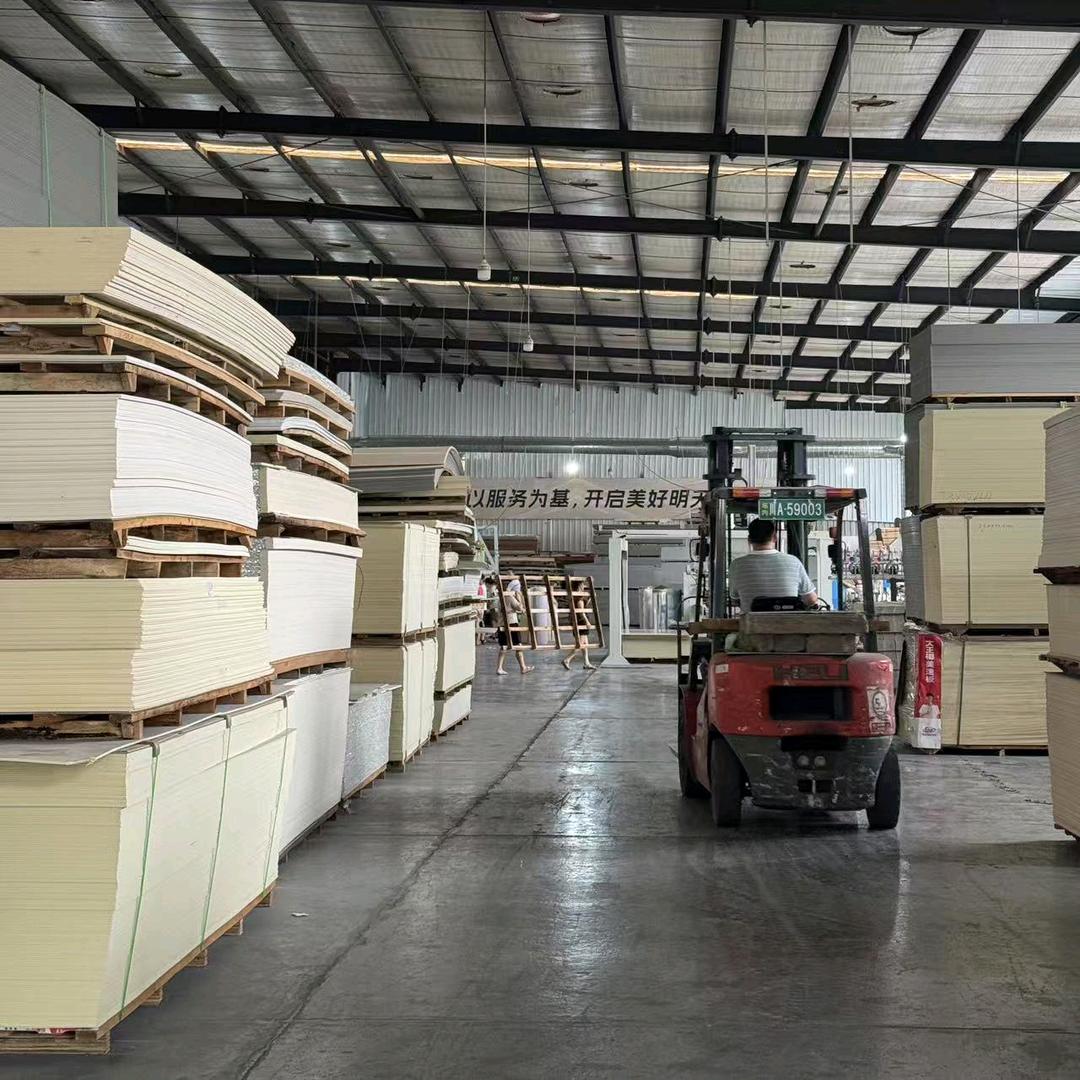 成都墙板碳晶板木饰面工厂