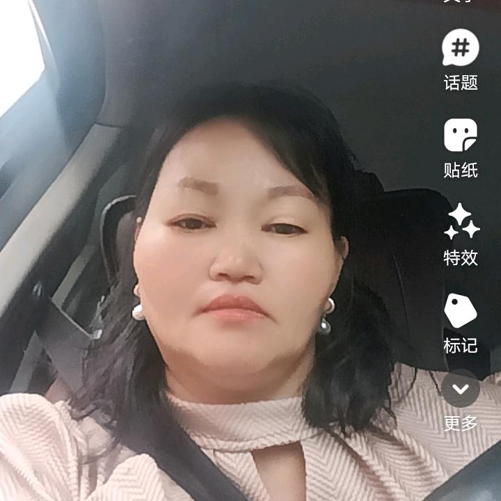 开心幸福的一家人