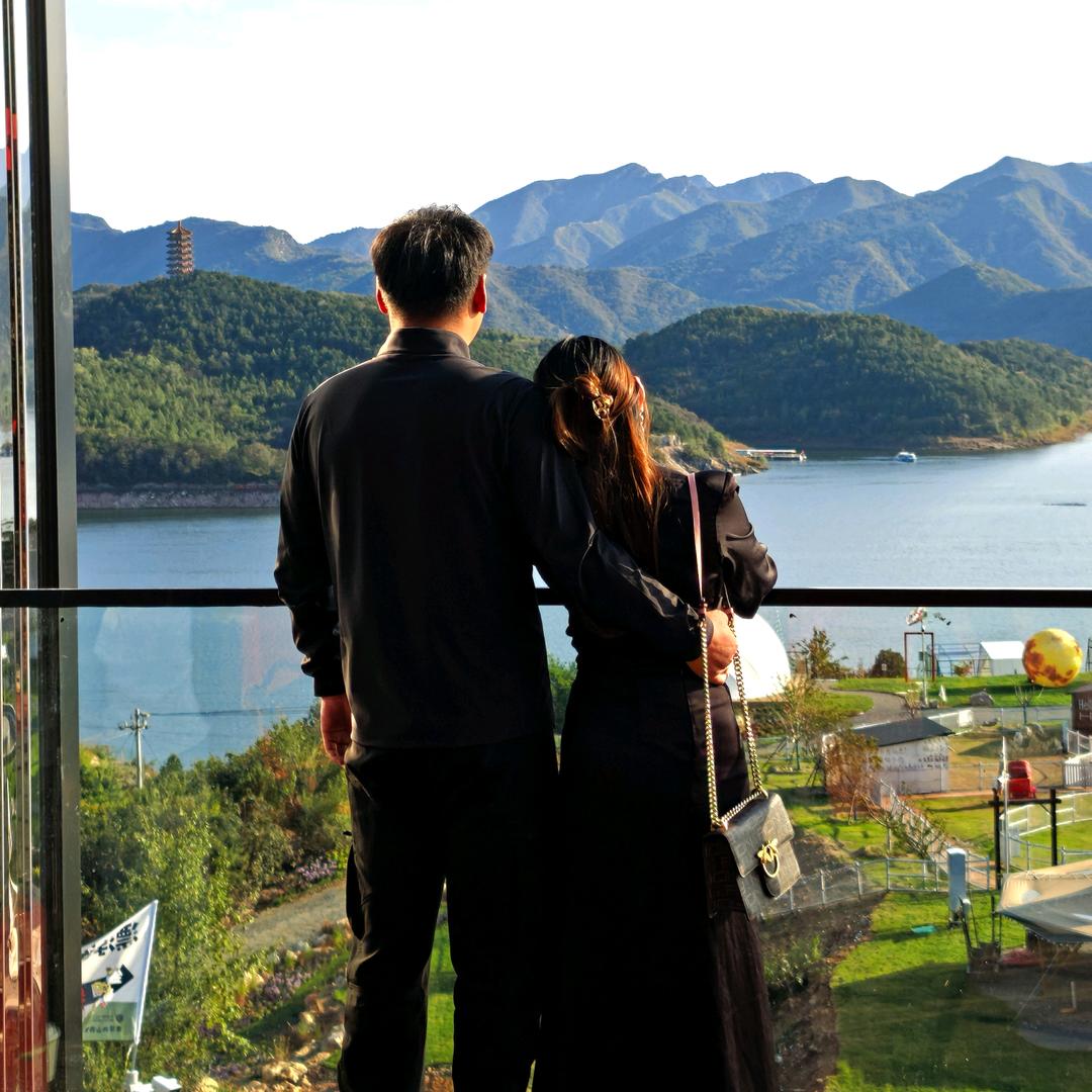 黑的男人是太阳