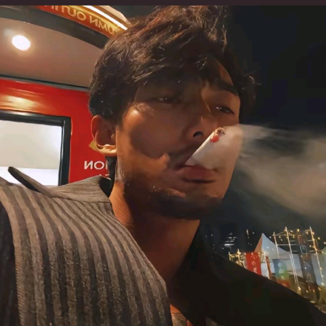 🚬꧔笑敬🍻过往ℳ๓: