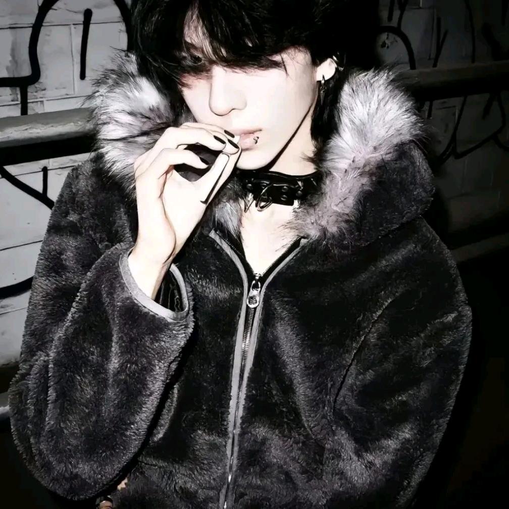 ₊⁺ ·̩͙꒰ঌ.黑芒.໒꒱· ﾟ 💊