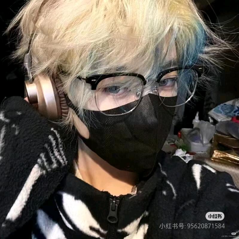 🌈吃葡萄的小狐狸🌈