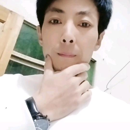 【 笑😀脸】开播不定时…