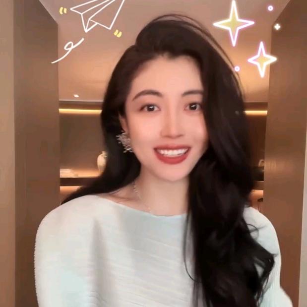 妮蔻（穿搭分享）