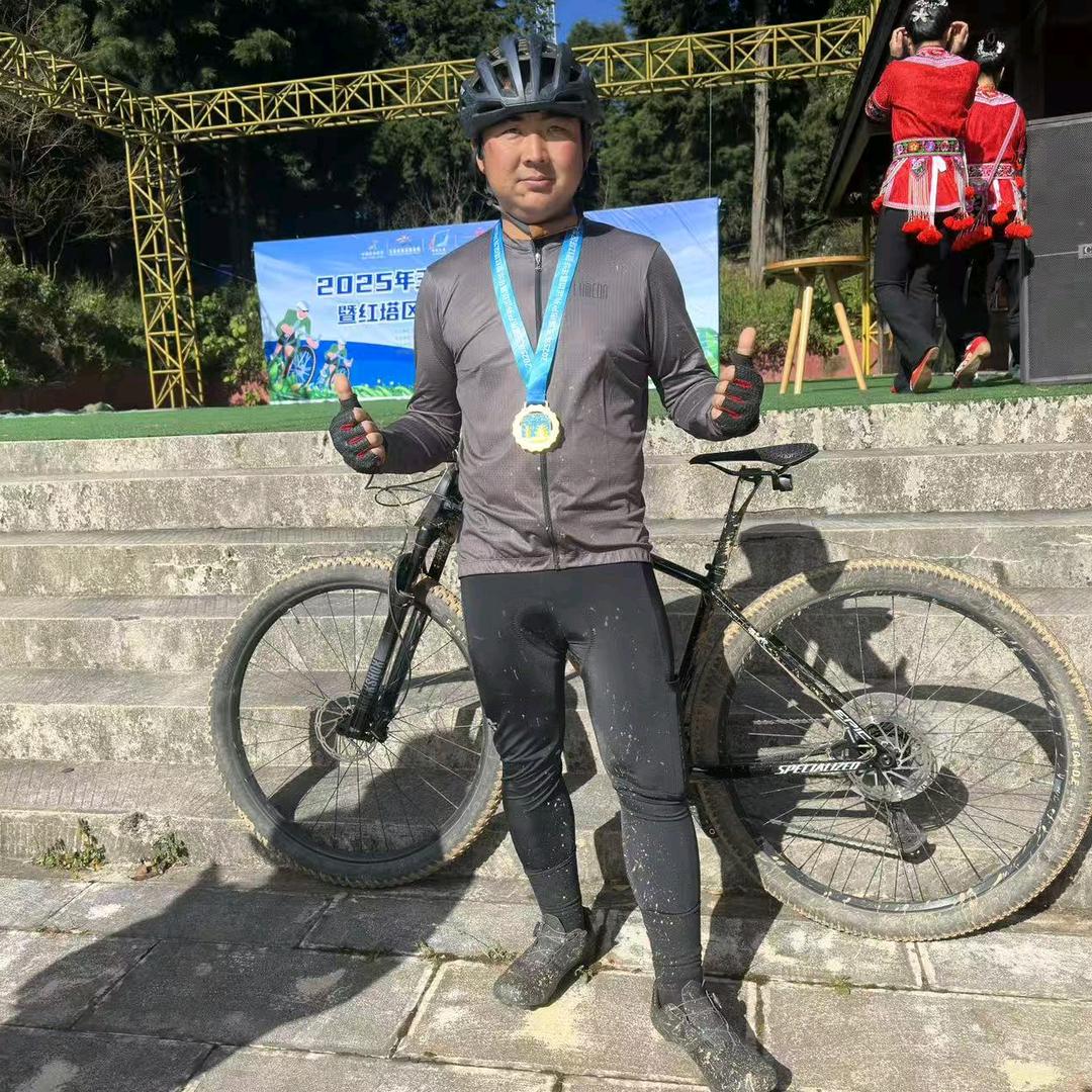 小胖子(⑉• •⑉)‥♡