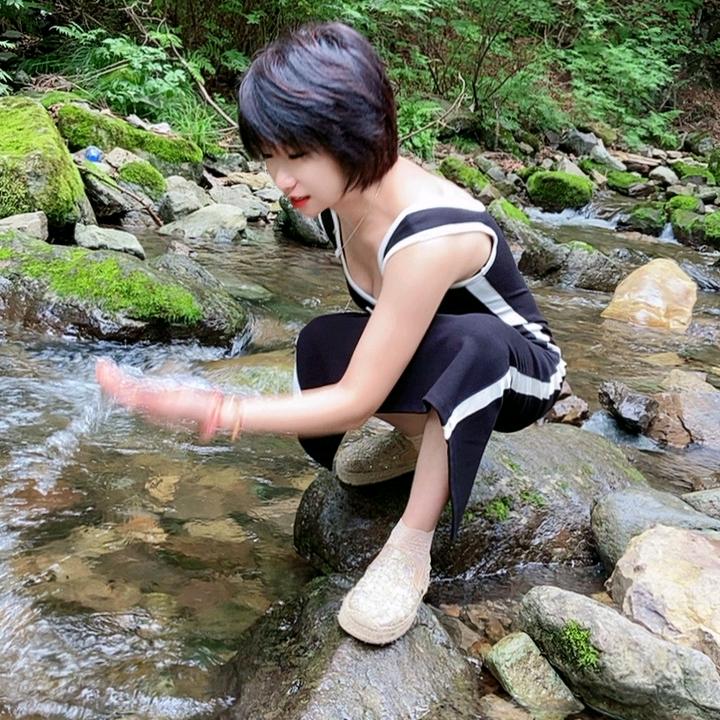 大玲子.