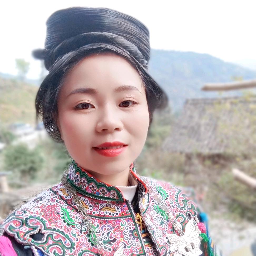 苏苏（榕江腌鱼腌肉）