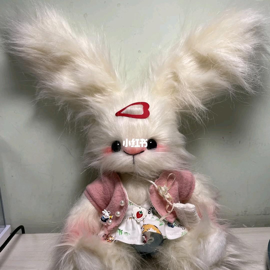 炸毛的兔子🐰