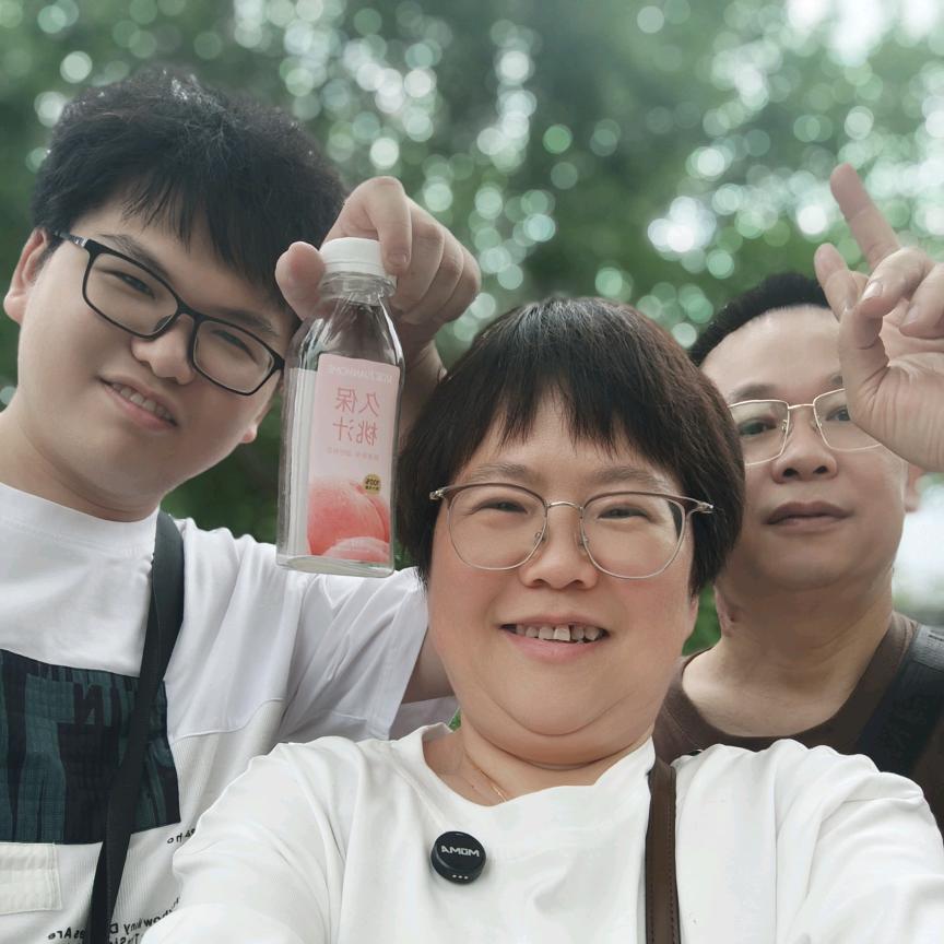 黄阿姨的一家