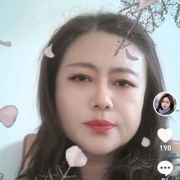 阿杜姐，晚9，40首播