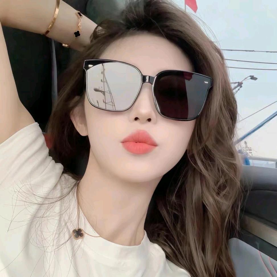 开奔驰的小仙女