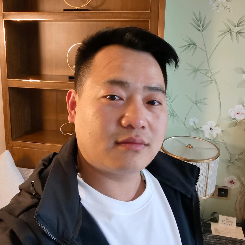 卖罐头的小伙子
