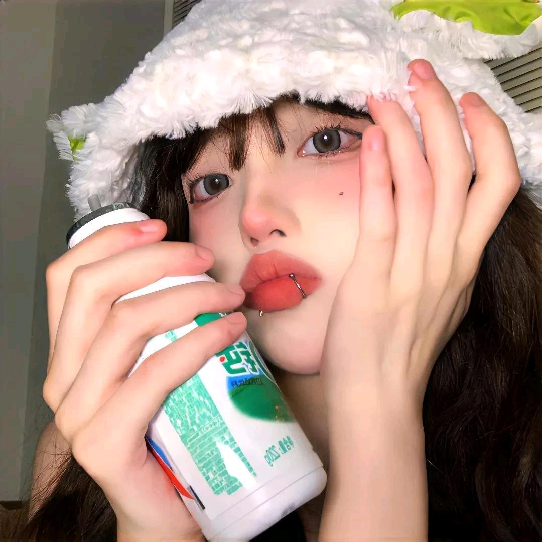 小何霸主头像