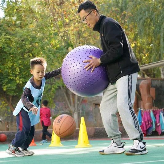 幼儿篮球张老师