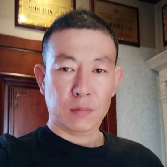 老张拍木门