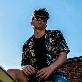 青橙造型阿明店长