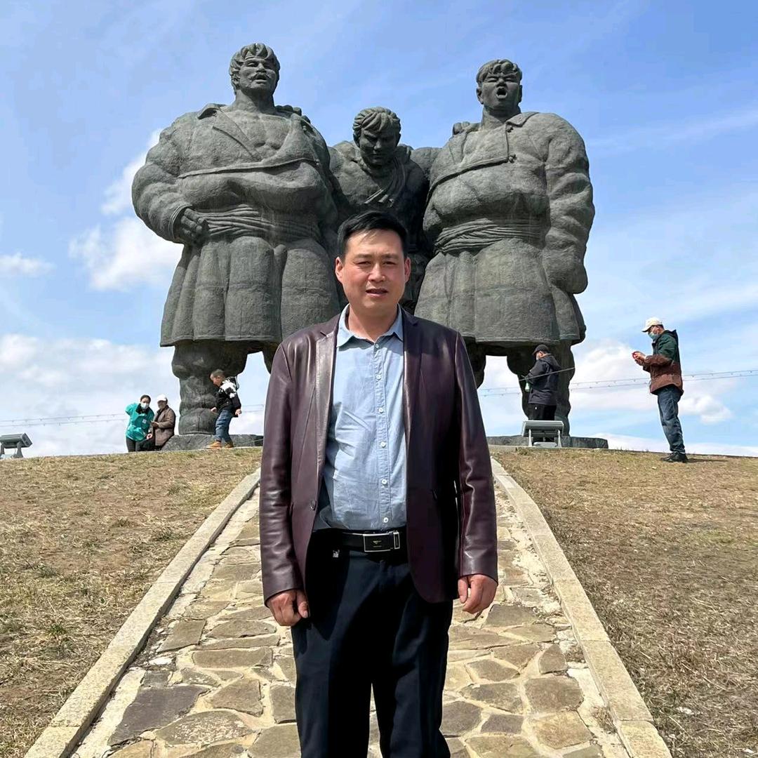 小马哥✔乌兰布统