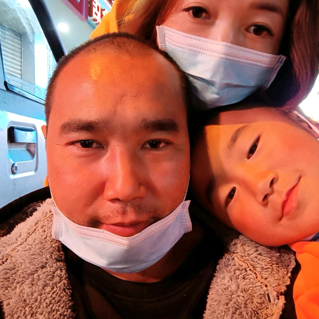 杰然幸福家庭农场钟大爷