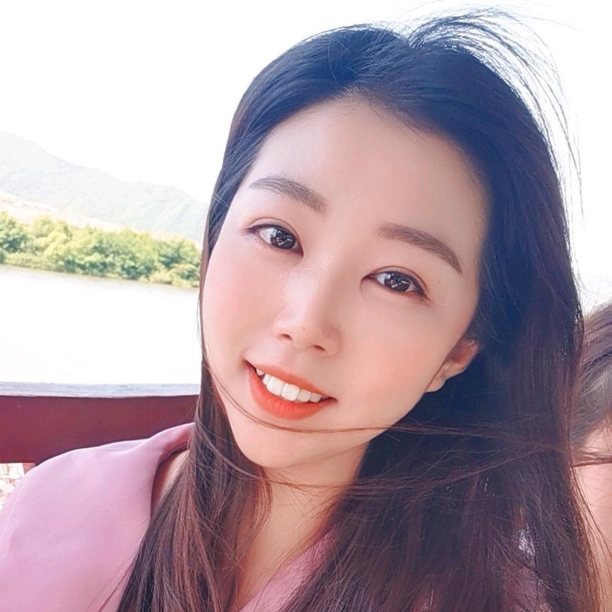 蕾蕾爱吃爱画画