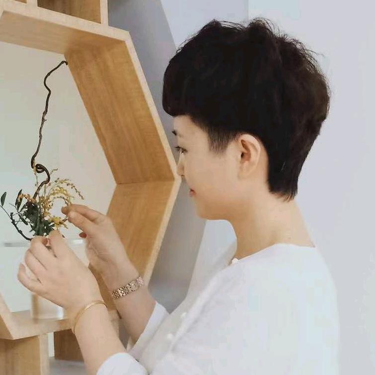 金金学跳舞