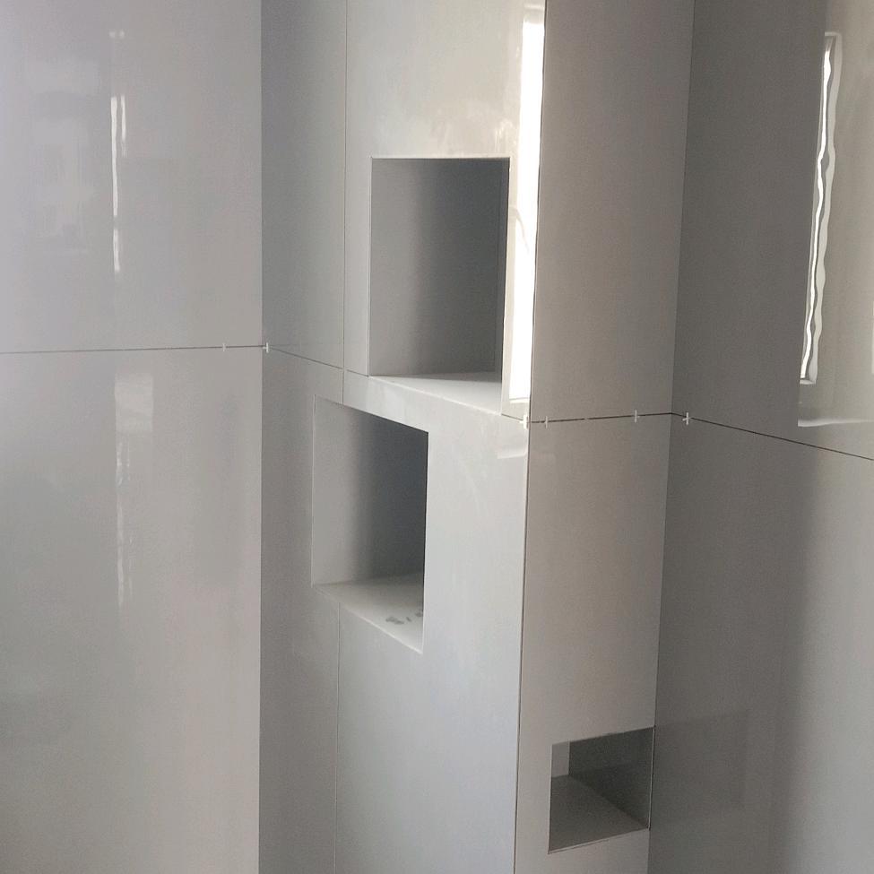 滑县专业贴砖何士伟