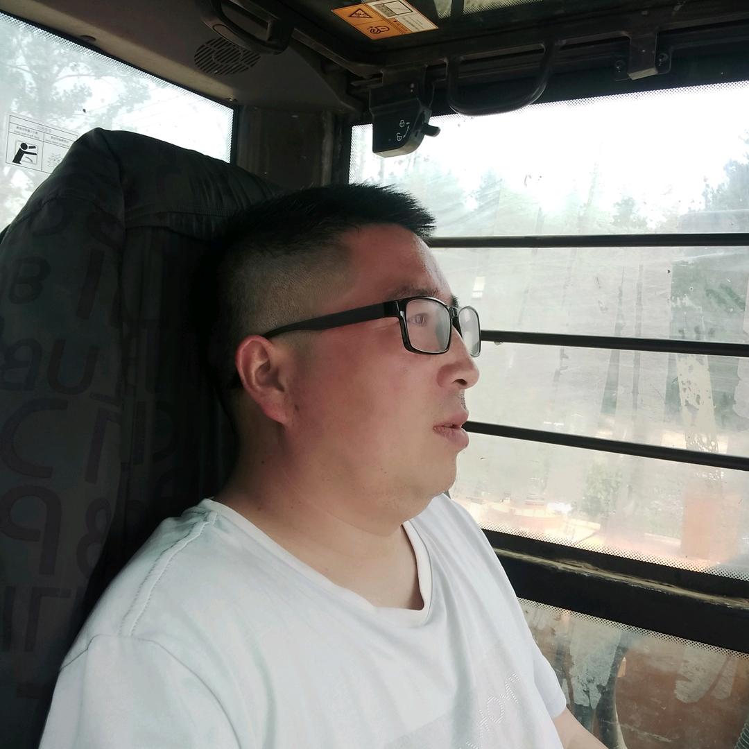 挖机哥罗伟