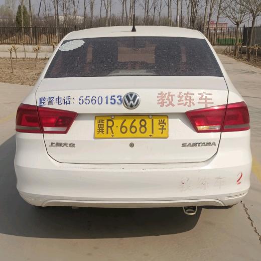 女教练(野固献驾校)