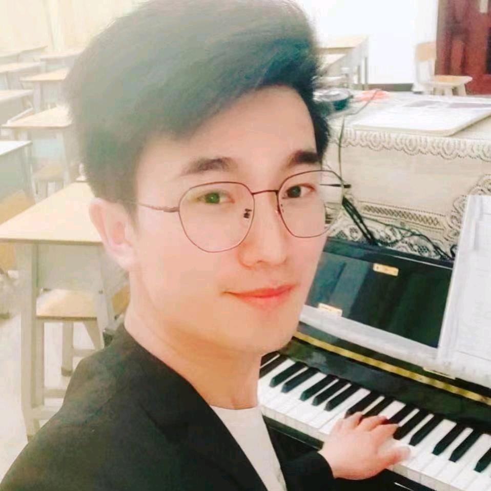 教高中政治的钢琴小王子
