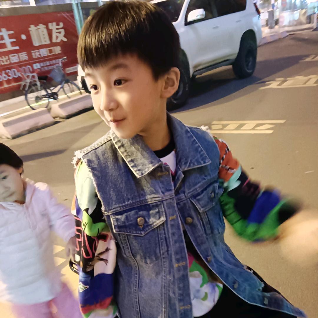 小帅哥，董俊杰