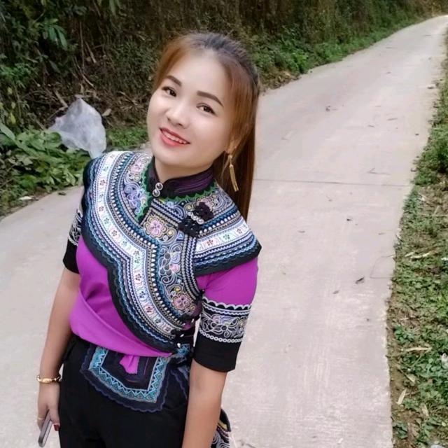 彝族姑娘