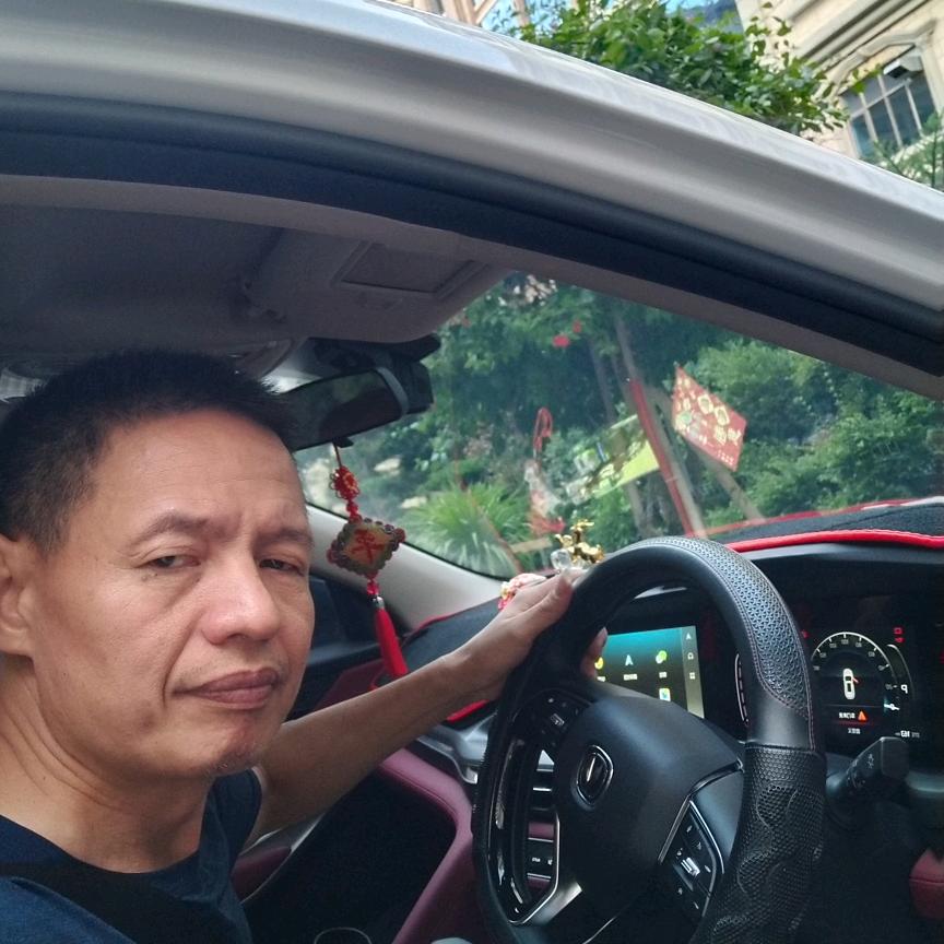 抖抖杯中酒