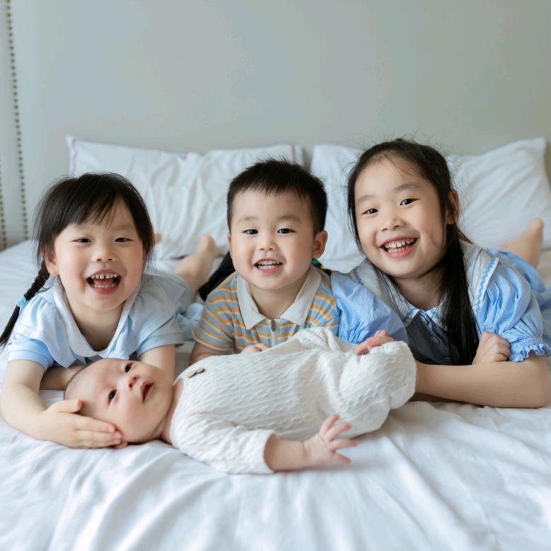 四个娃的热闹生活
