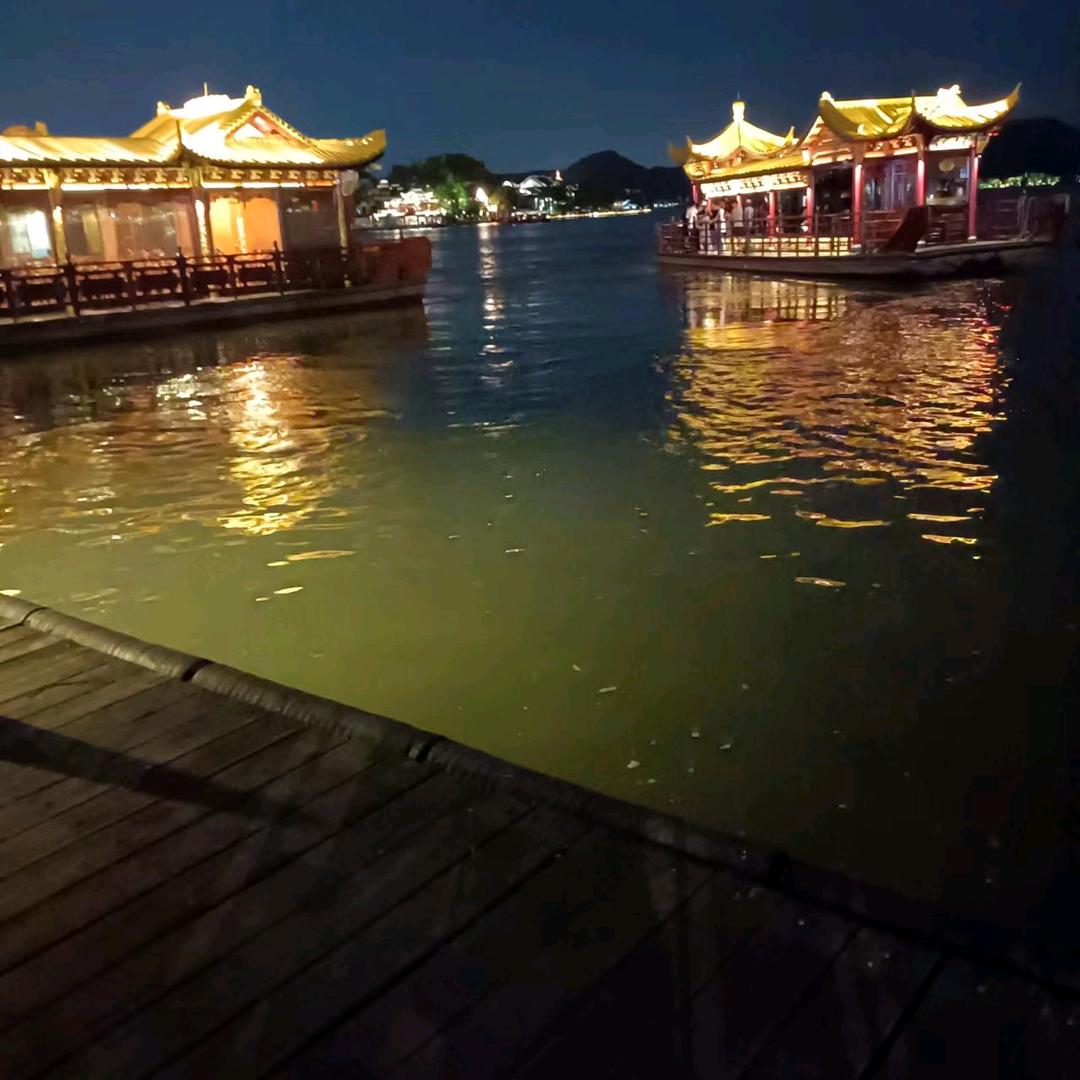 开心的人♥(｡￫v￩｡)♥