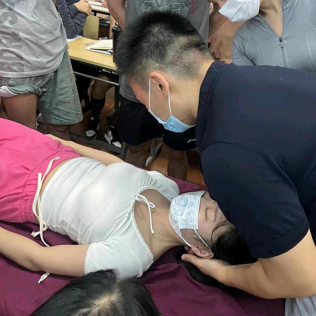 承脊手法康复