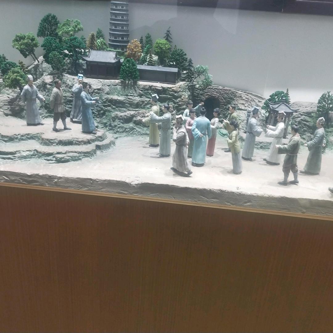请叫我何三哥