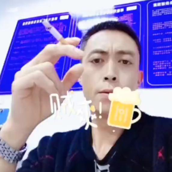 雄鹰飞翔