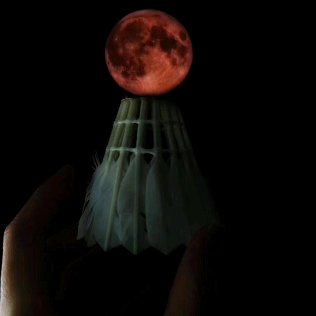 西伯利亚泰坦巨龙徒手捏爆小行星